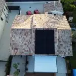 alt="vu du ciel maison avec photovoltaïque 3"